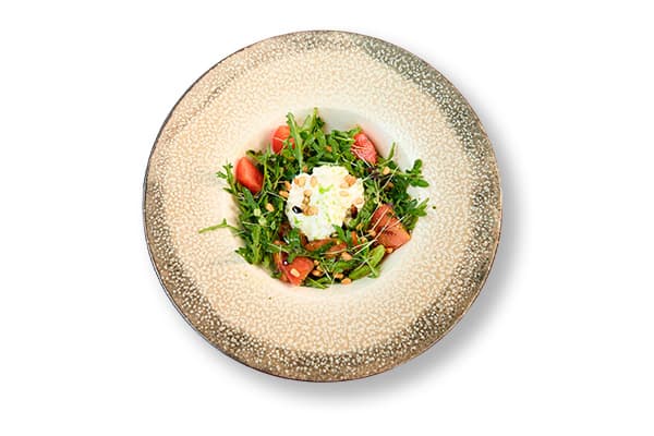 Салат с томатами и страчателла