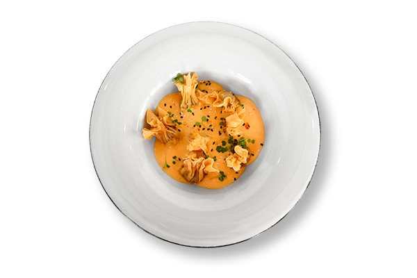 Вантоны с говядиной, грибами Еноки и эспумой Том Ям