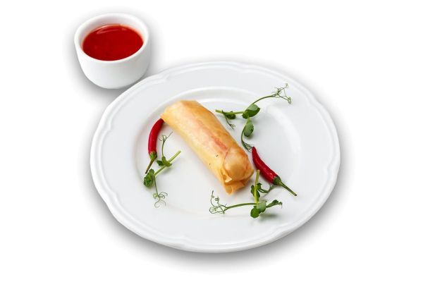 Спринг ролл с курицей, овощами и сладким соусом чили 