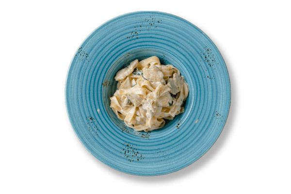 Фетуччини с курицей и белыми грибами в сливочном соусе