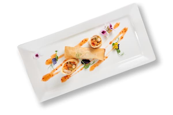 Спринг ролл с курицей, овощами и сладким соусом чили