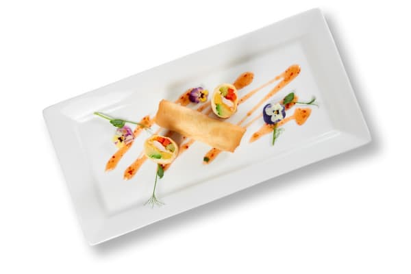 Спринг ролл с креветкой, манго, авокадо и сладким соусом чили